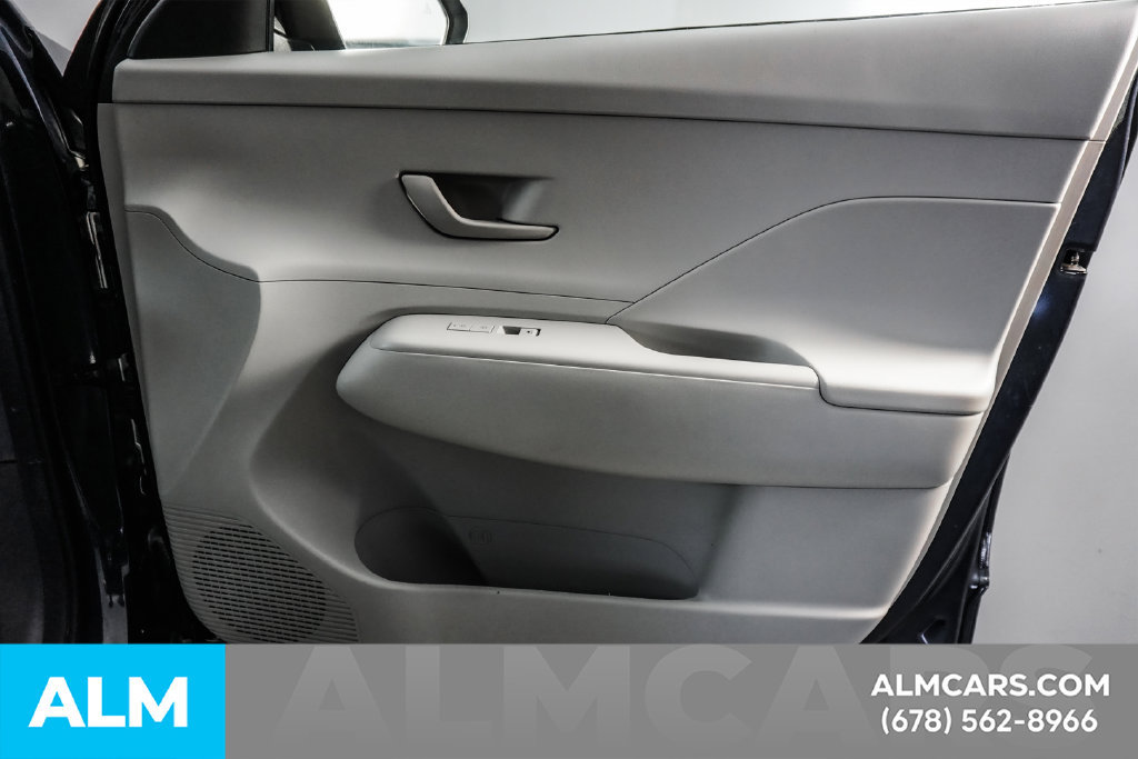 Used 2025 Hyundai Kona SEL AWD/4WD image 40