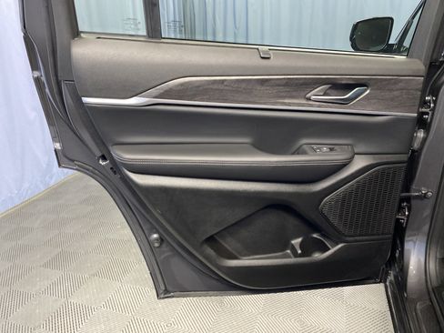 Used 2024 Jeep Grand Cherokee L Limited w/ Luxury Tech Group II image 27