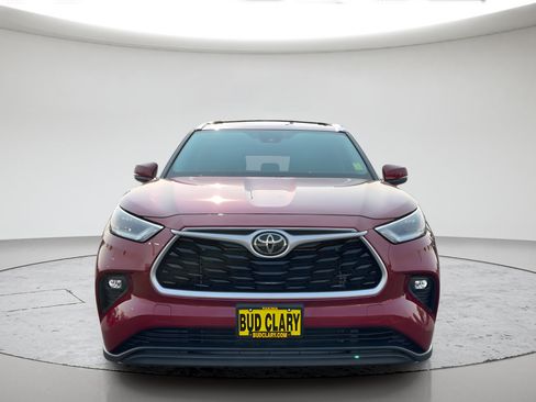 Used 2021 Toyota Highlander XLE AWD/4WD image 8