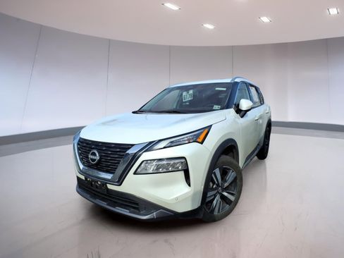 Used 2023 Nissan Rogue SL w/ SL Premium Package image 2