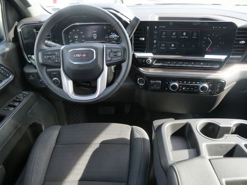 Used 2025 GMC Sierra 1500 Elevation image 18