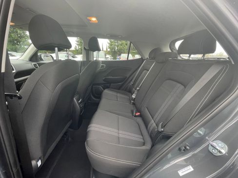 Used 2025 Hyundai Venue SEL image 21