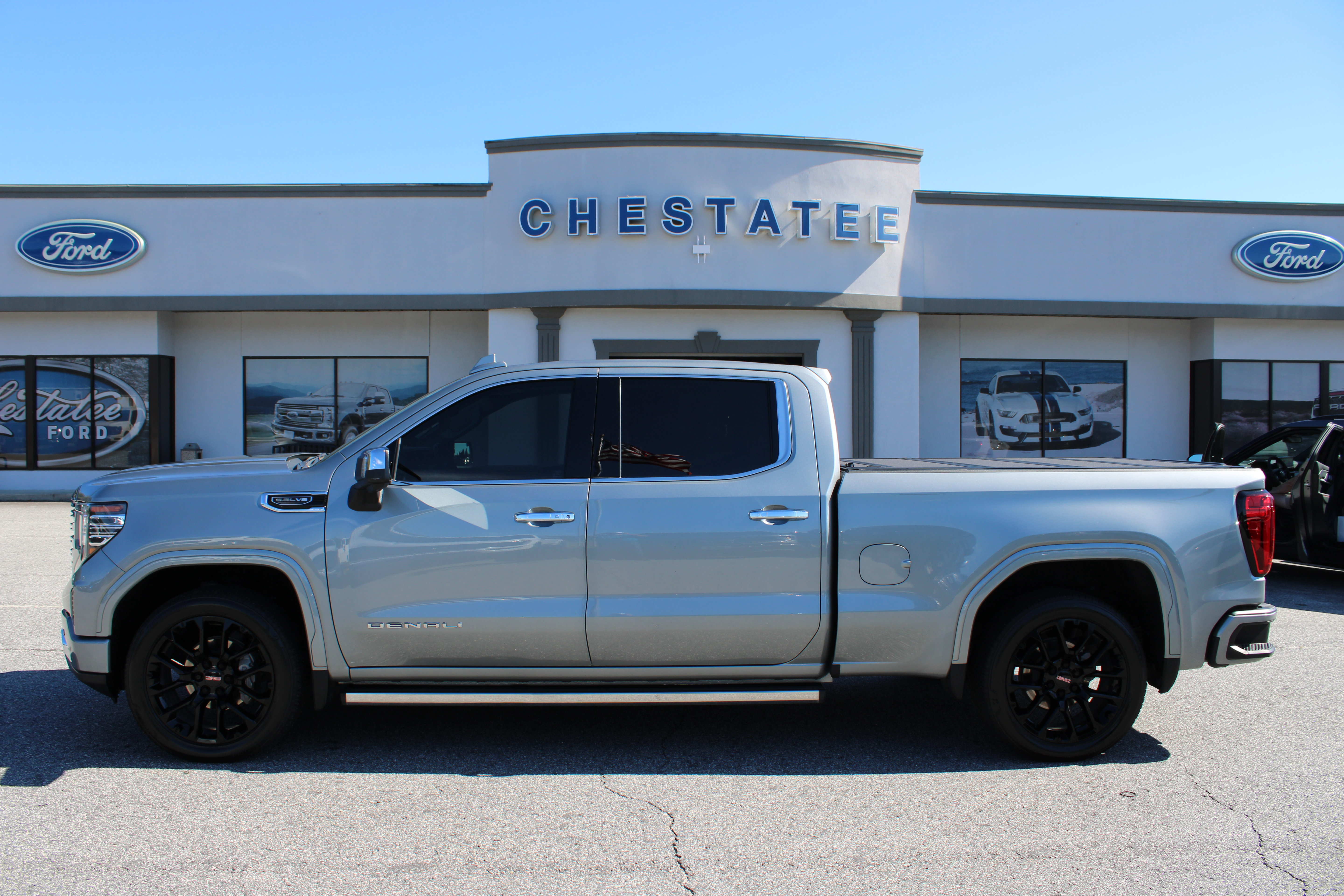 Used 2023 GMC Sierra 1500 Denali w/ Denali Reserve Package AWD/4WD image 1