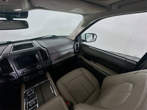 Used 2021 Ford Expedition Limited image 11