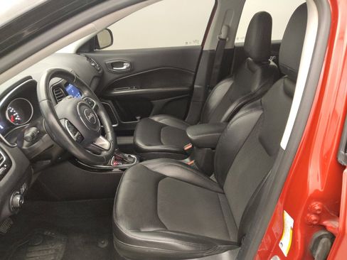 Used 2018 Jeep Compass Latitude w/ Popular Equipment Group FWD image 17