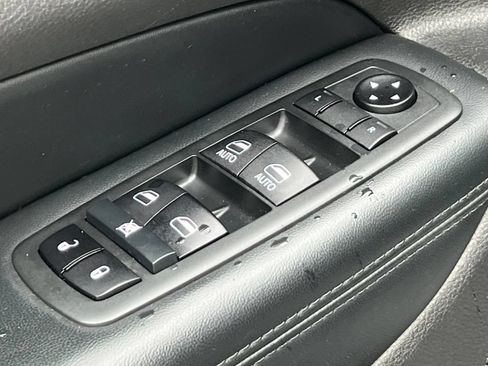 Used 2020 Jeep Grand Cherokee Limited AWD/4WD image 16