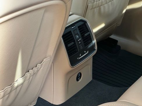 Used 2024 Porsche Macan image 20