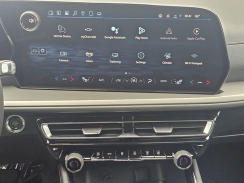 New 2025 Chevrolet Traverse LT image 12