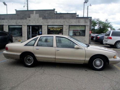 Used 1994 Chevrolet Caprice Classic LS image 2