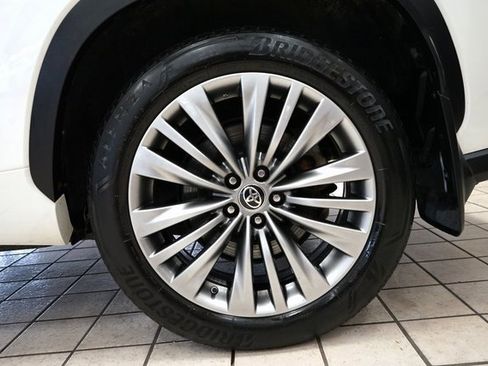 Used 2021 Toyota Highlander Platinum image 60