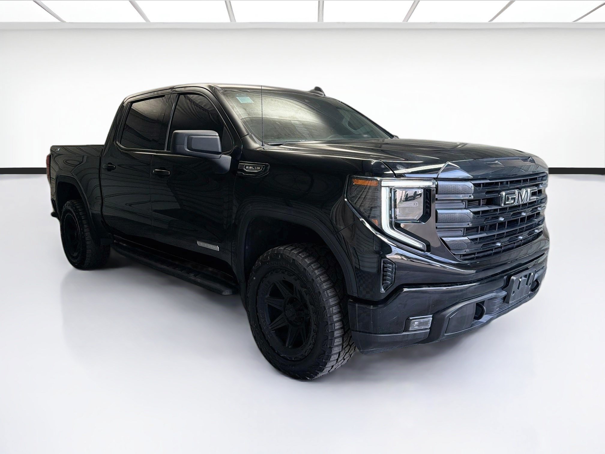 Used 2024 GMC Sierra 1500 Elevation w/ X31 Off-Road Package AWD/4WD image 3