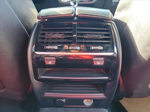 Used 2018 BMW M550i xDrive image 17