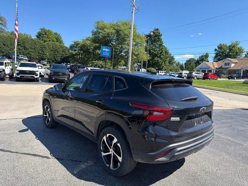 Used 2024 Chevrolet Trax RS w/ Driver Confidence Package FWD image 5