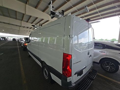 Used 2023 Mercedes-Benz Sprinter 2500 image 2