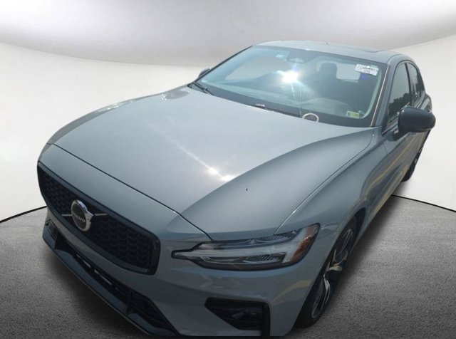Used 2024 Volvo S60 B5 Core FWD image 2