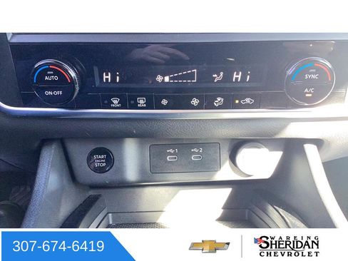 Used 2025 Nissan Rogue SV image 12