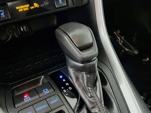 Used 2019 Toyota RAV4 XLE w/ Convenience Package FWD image 24