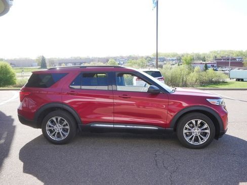 Certified 2022 Ford Explorer XLT w/ Equipment Group 202A AWD/4WD image 4
