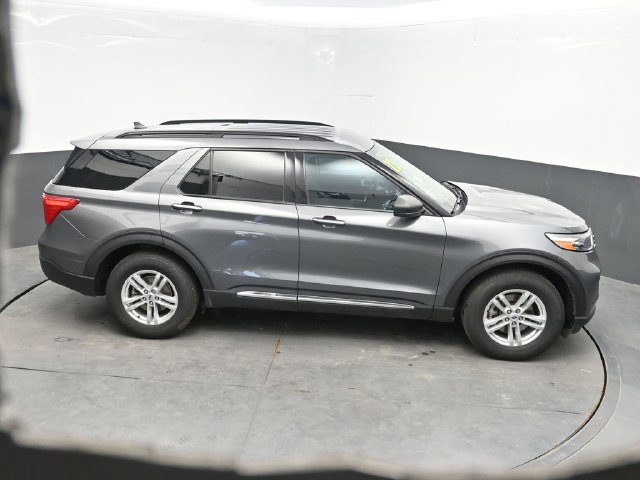 Used 2023 Ford Explorer XLT AWD/4WD image 30