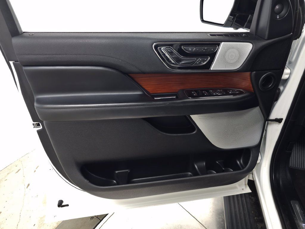 Used 2020 Lincoln Navigator L Reserve w/ Luxury Package AWD/4WD image 15