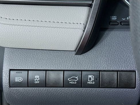 Used 2019 Toyota Camry L image 16