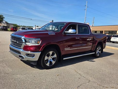 Used 2022 RAM 1500 Laramie AWD/4WD image 3