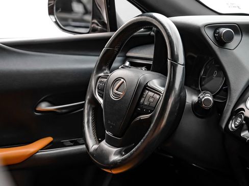 Used 2019 Lexus UX 200 w/ Premium Package FWD image 13