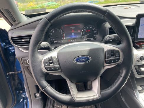 Used 2022 Ford Explorer XLT w/ Equipment Group 202A AWD/4WD image 17