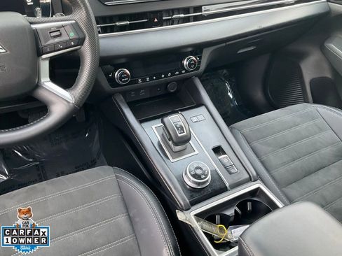 Used 2024 Mitsubishi Outlander SE image 48