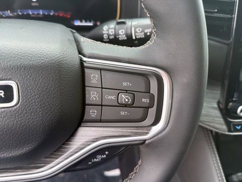 Used 2023 Jeep Wagoneer L Series II image 20