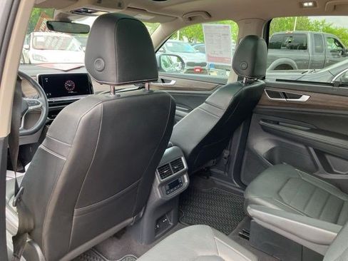 Used 2024 Volkswagen Atlas SEL AWD/4WD image 21