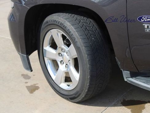 Used 2016 Chevrolet Suburban LT image 9