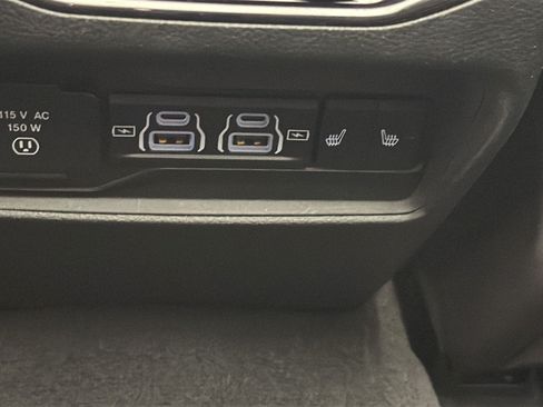 Used 2023 Jeep Grand Cherokee Overland AWD/4WD image 11