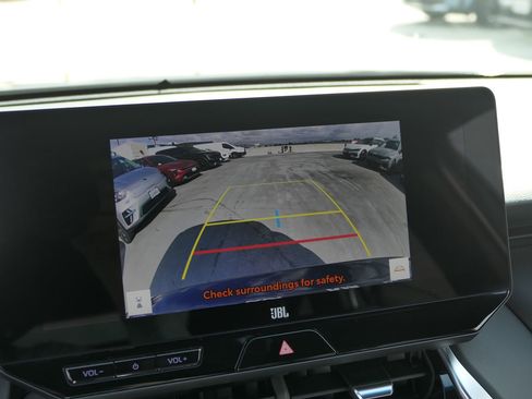 Used 2024 Toyota Venza XLE image 24