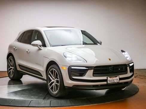 Certified 2023 Porsche Macan S AWD/4WD image 4