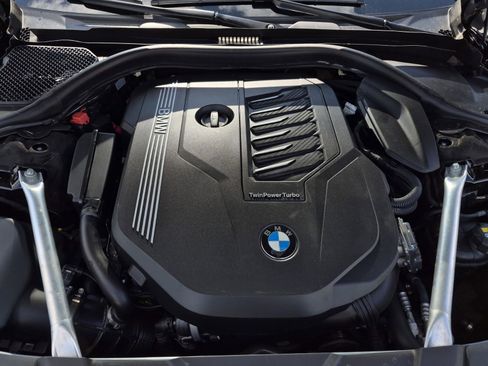 Used 2022 BMW 740i w/ Premium Package RWD image 11