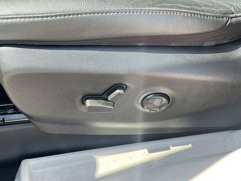 Used 2022 Chrysler Pacifica Touring-L FWD image 13