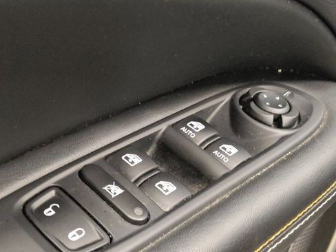 Used 2018 Jeep Compass Latitude w/ Popular Equipment Group FWD image 27