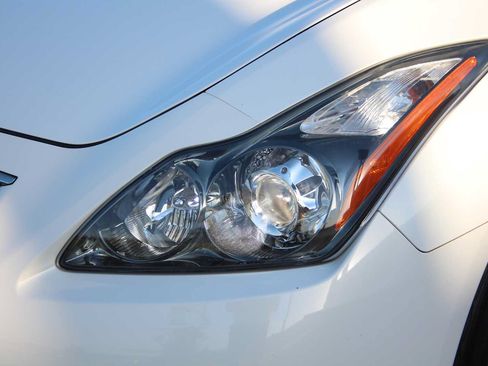Used 2014 INFINITI Q60 Convertible w/ Premium Package RWD image 6