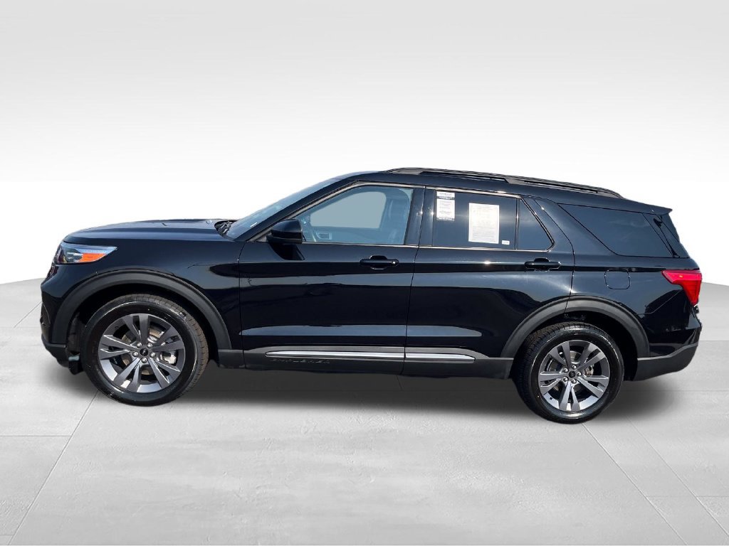 Used 2023 Ford Explorer XLT w/ Equipment Group 202A AWD/4WD image 2