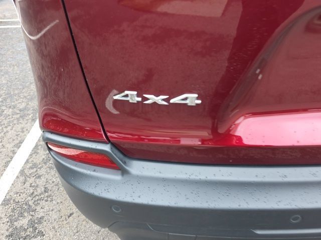 Used 2019 Jeep Cherokee Latitude Plus AWD/4WD image 16