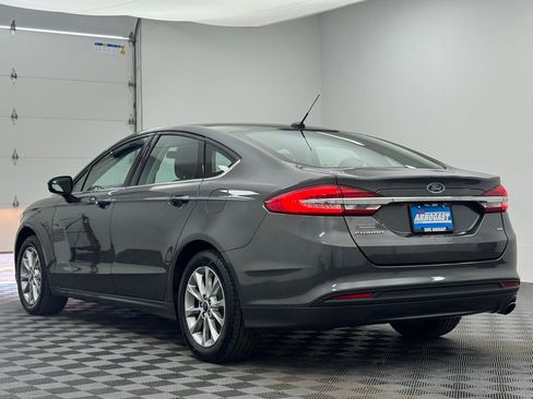Used 2017 Ford Fusion SE image 10