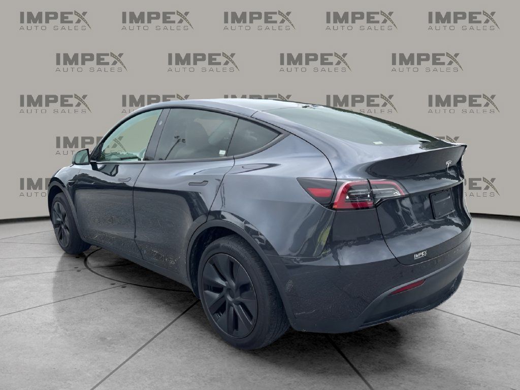 Used 2024 Tesla Model Y Long Range RWD image 3