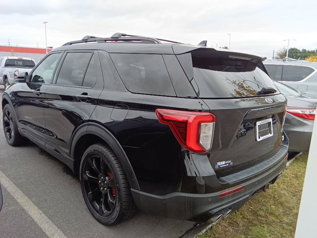 Used 2023 Ford Explorer XLT w/ Equipment Group 202A AWD/4WD image 4