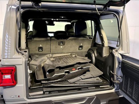 Used 2022 Jeep Wrangler Unlimited Sahara image 34