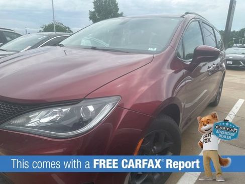 Used 2020 Chrysler Pacifica Touring-L w/ S Appearance Package FWD image 2