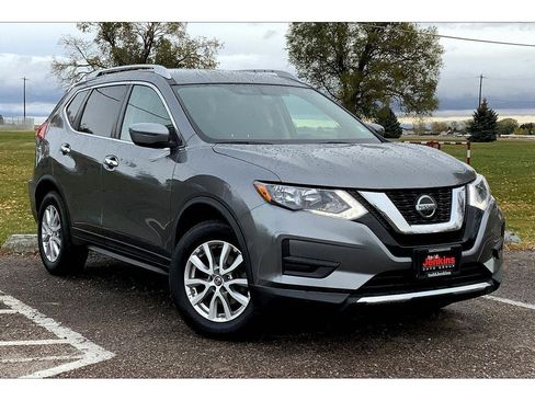 Used 2018 Nissan Rogue SV image 2