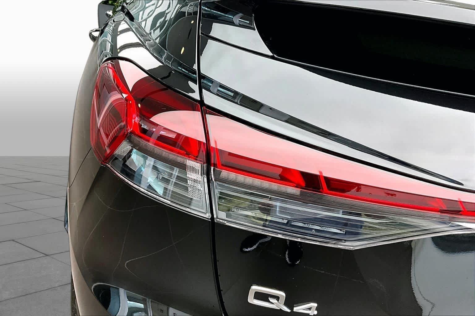Used 2025 Audi Q4 e-tron Premium Plus w/ Premium Plus AWD/4WD image 27