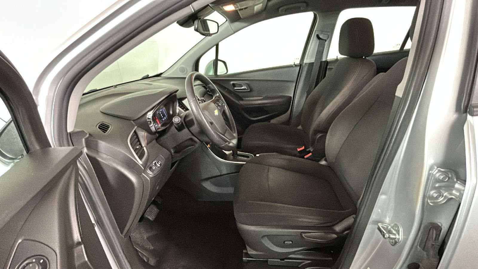 Used 2018 Chevrolet Trax LS AWD/4WD image 13