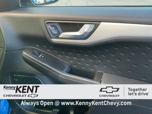 Used 2020 Ford Escape SE image 16